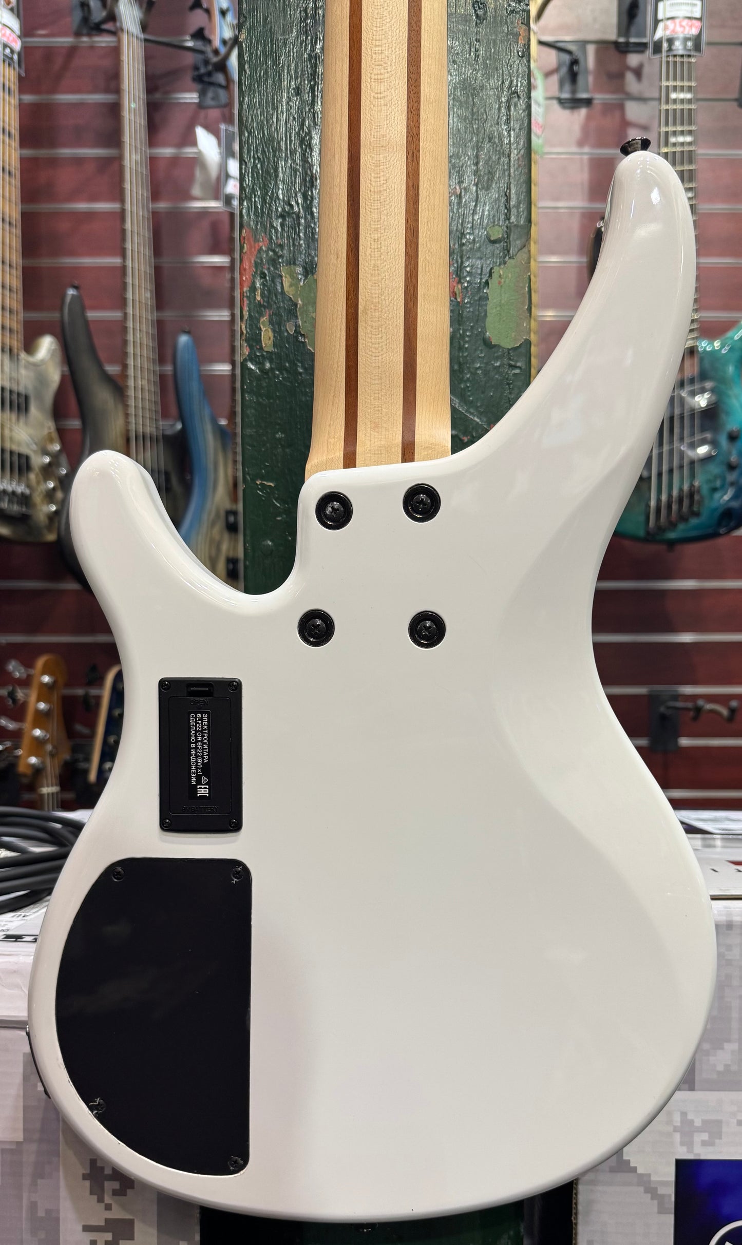 Yamaha TRBX305 5 String White Bass - Pre-Loved