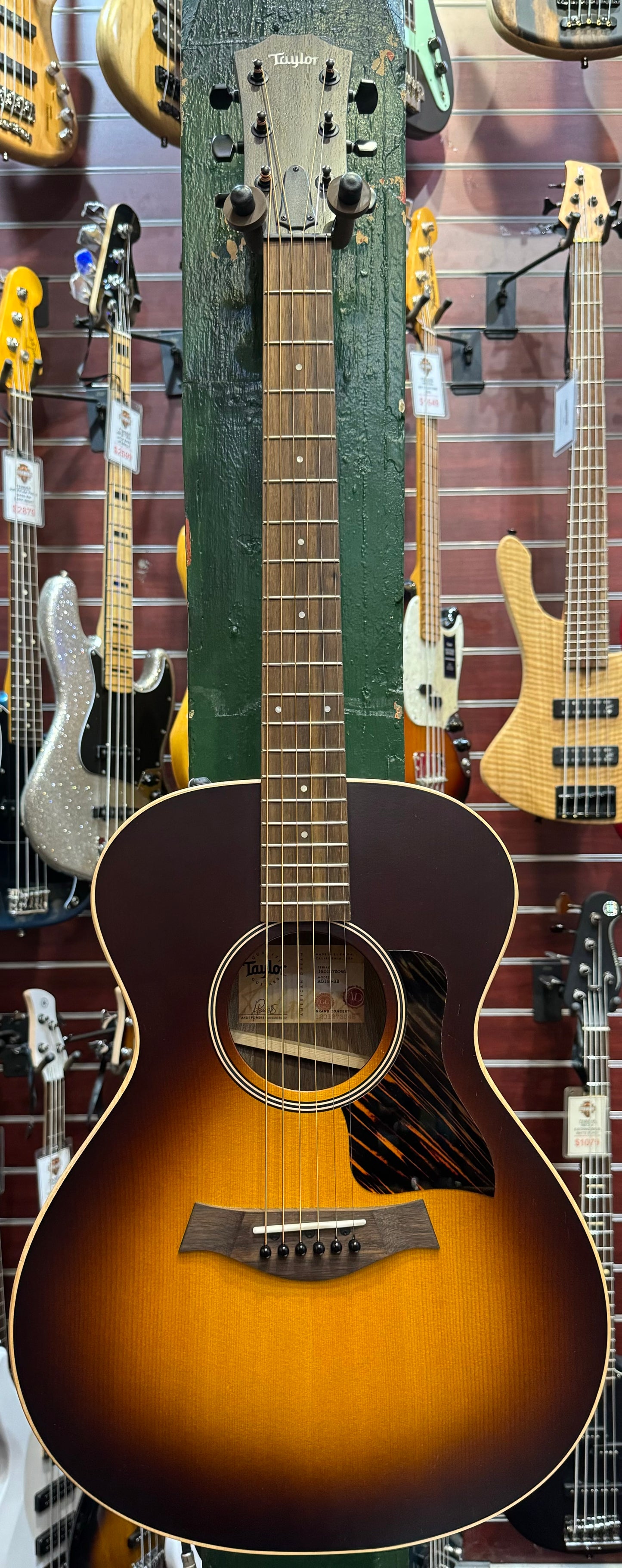 Taylor AD12E Acoustic Sunburst w/ Gig Bag Pre-loved