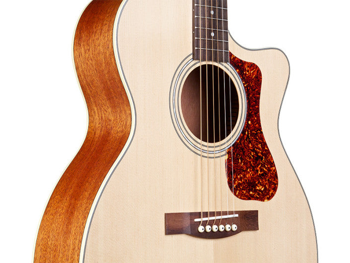Guild OM-240CE Orchestra Cutaway w/Gigbag