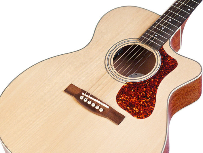 Guild OM-240CE Orchestra Cutaway w/Gigbag