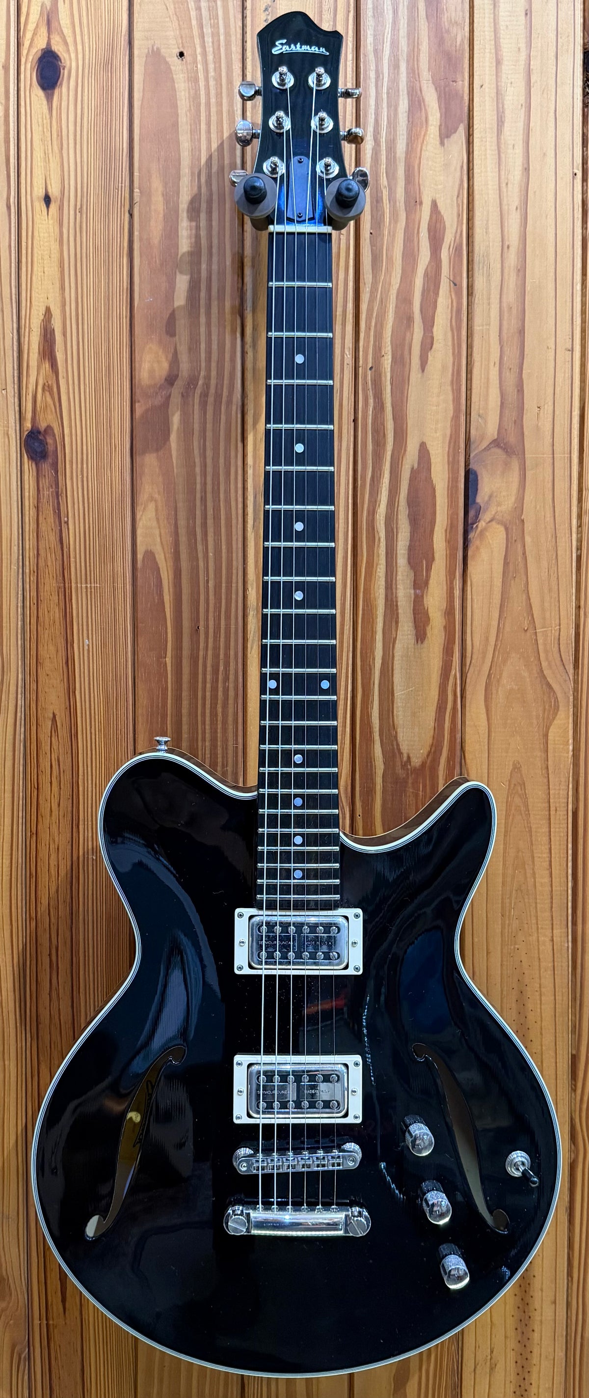 Eastman Romeo NYC Hollowbody Electric Guitar - Black - Pre-Loved