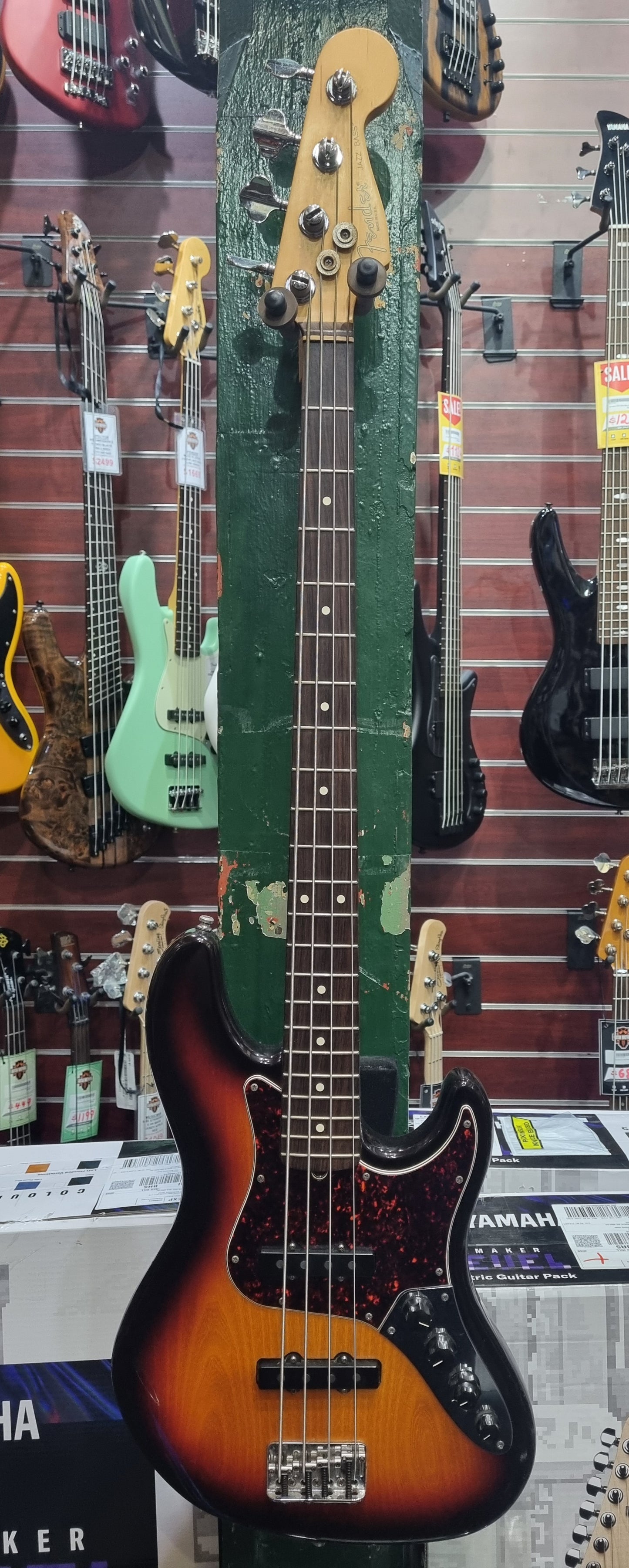 Fender 1997 American Deluxe Jazz Bass 3-Tone Sunburst Pre-Loved
