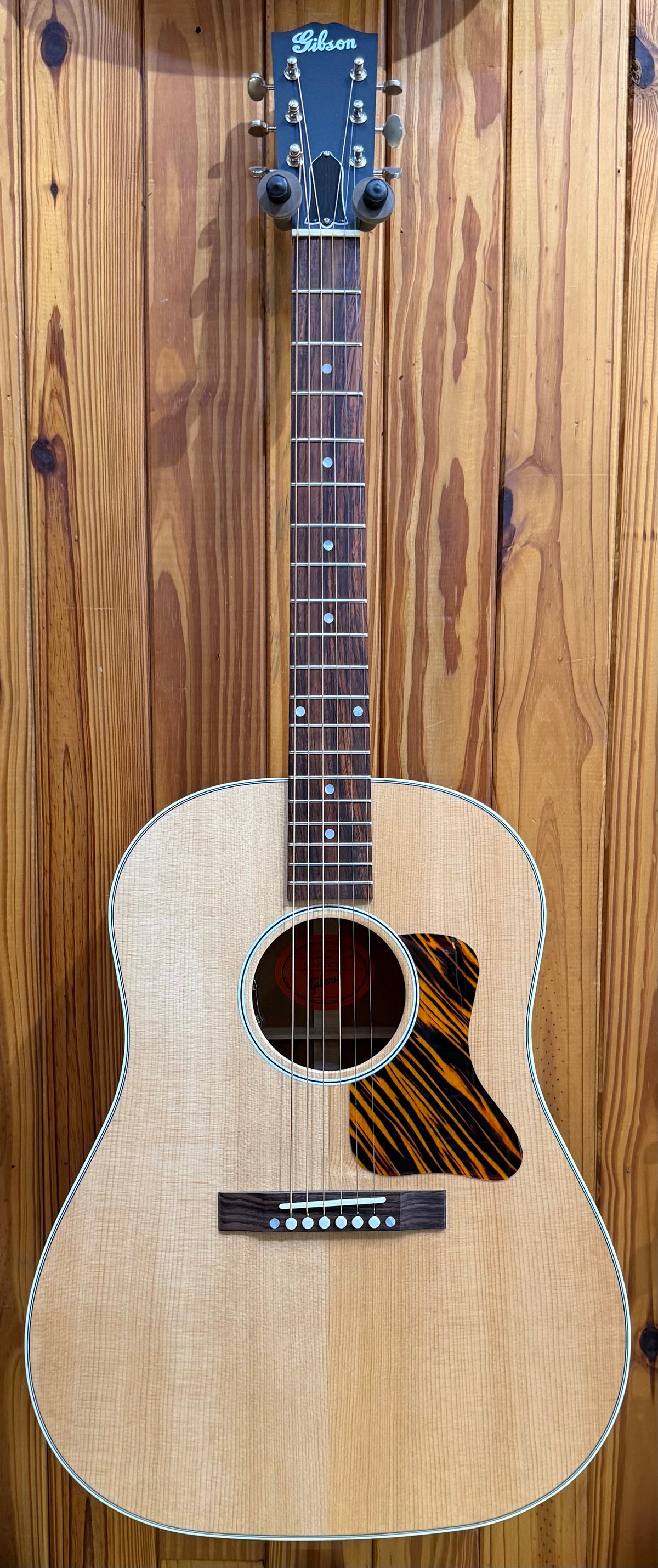 Gibson J-35 Acoustic Guitar - Pre-Loved