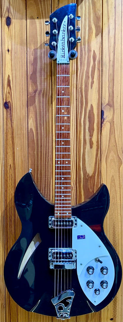 Rickenbacker 330 Jet Black - Pre-Loved
