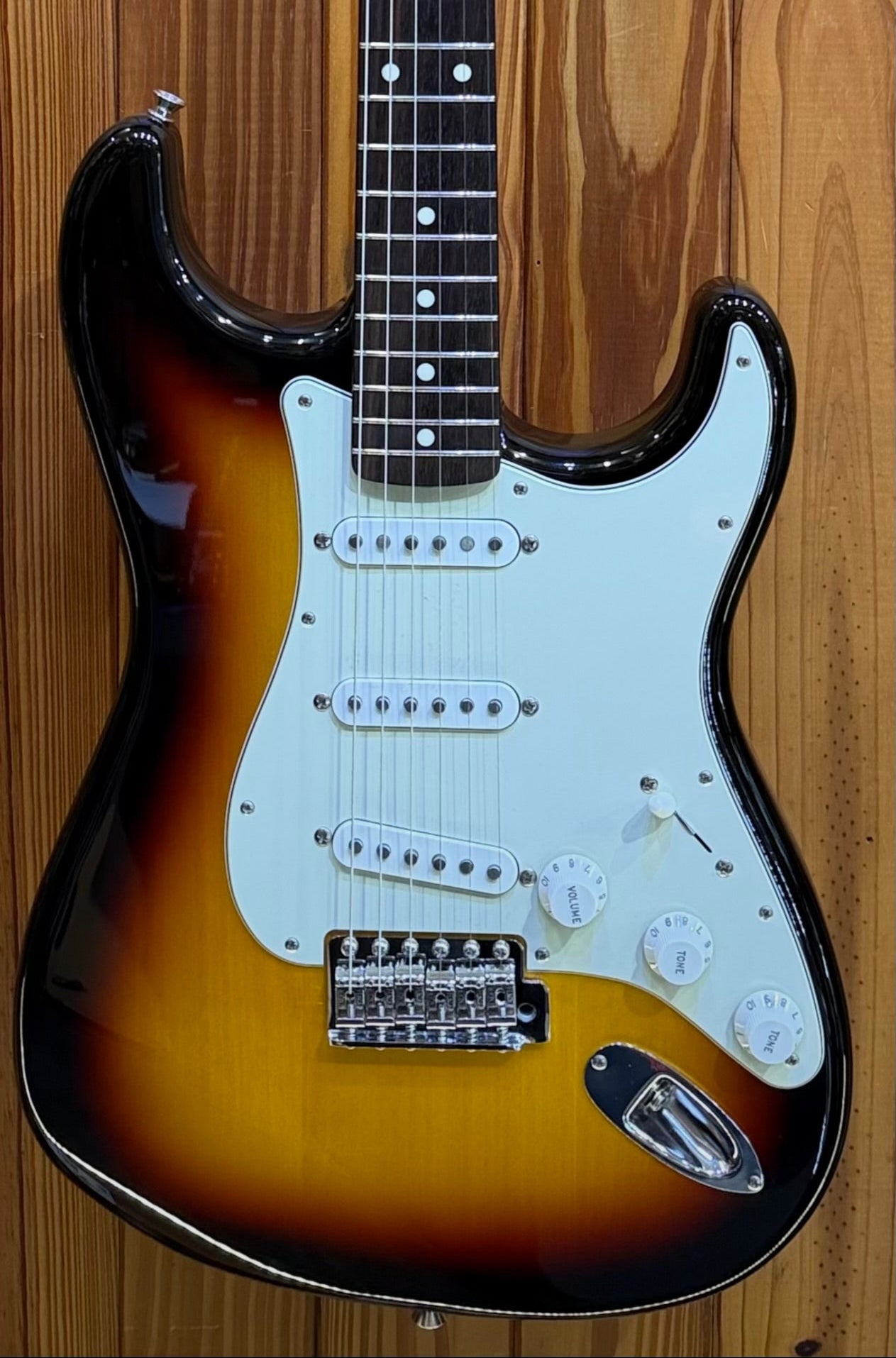 Fender Made in Japan Traditional '60s Stratocaster- 3 Tone Sunburst - Pre-Loved