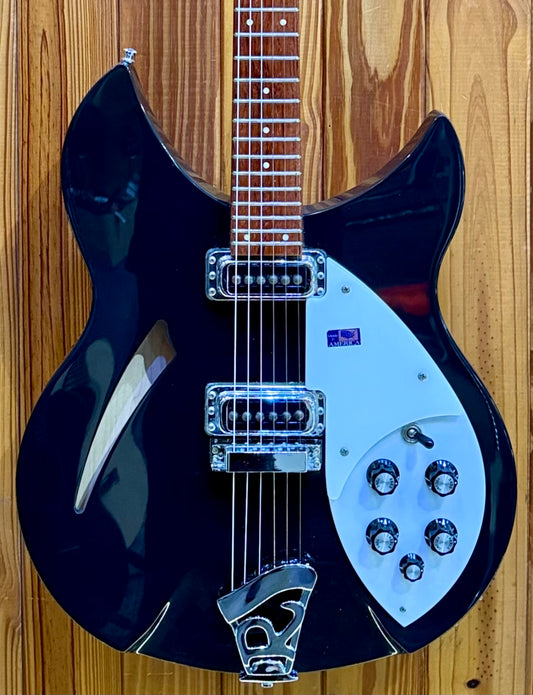 Rickenbacker 330 Jet Black - Pre-Loved