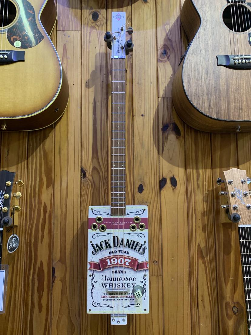 Groove Art Cigar Box Guitar 'Jack Daniels' White