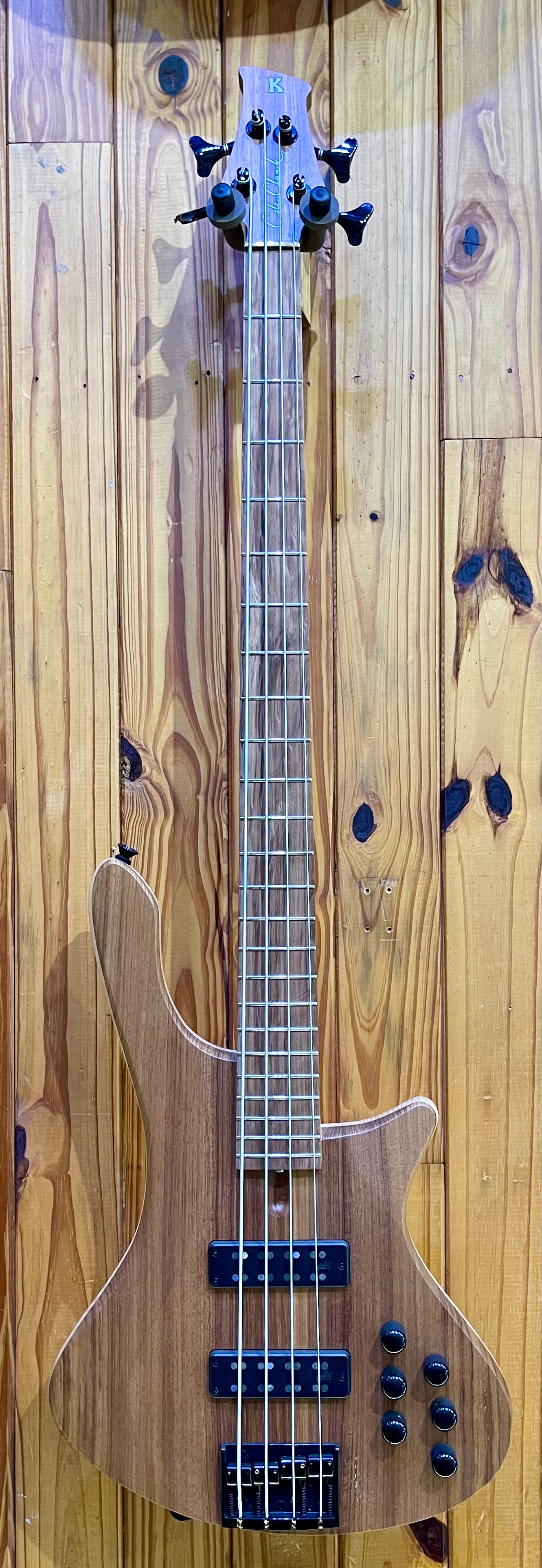 Cole Clark LLB4-BL Long Lady 4-String Bass Bunya/Blackwood