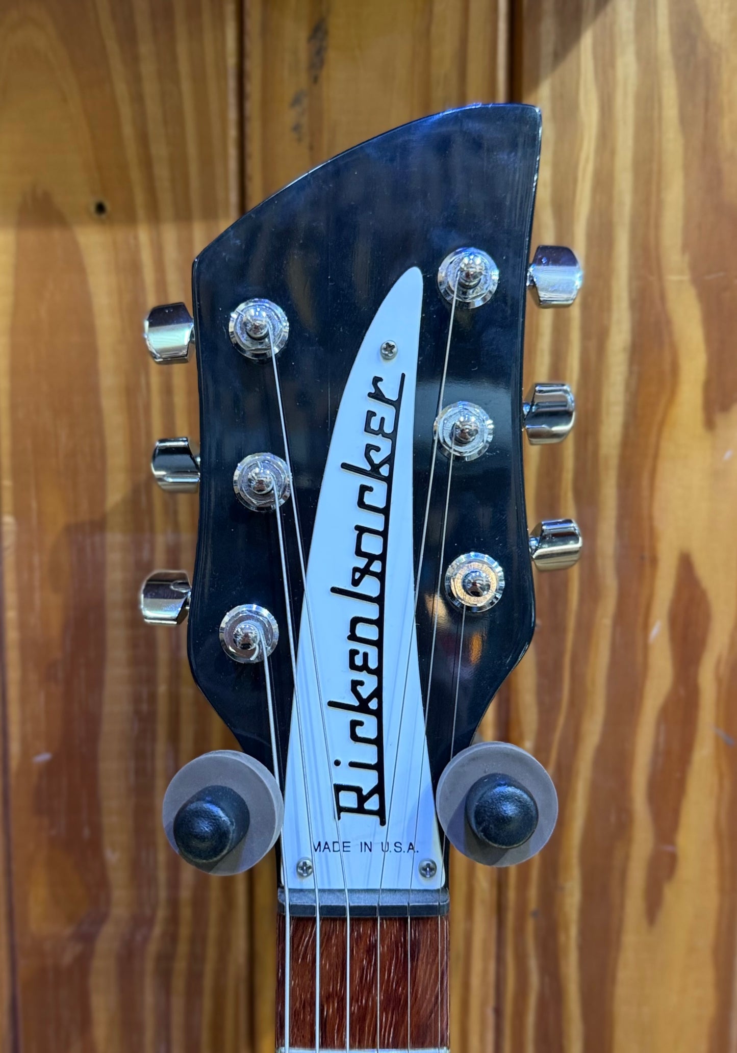 Rickenbacker 330 Jet Black - Pre-Loved
