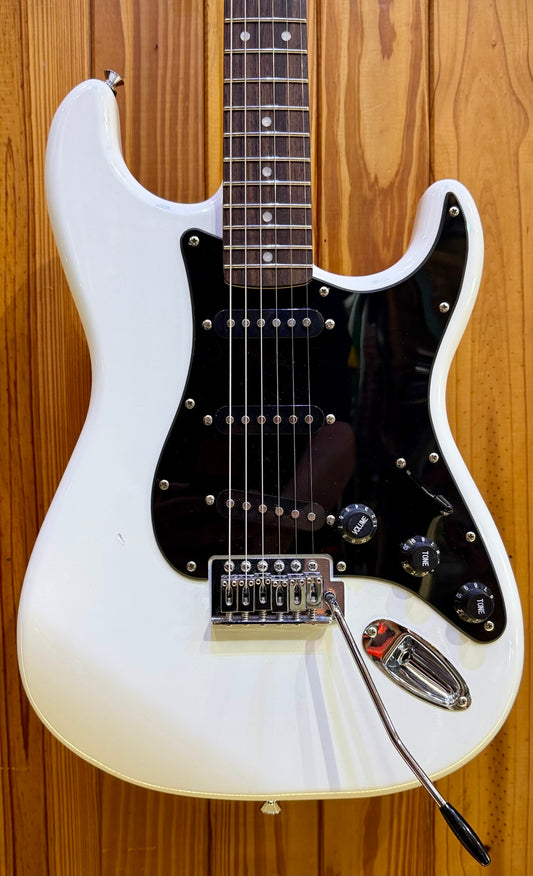 Squier Sonic Series Stratocaster - Arctic White - Pre-Loved