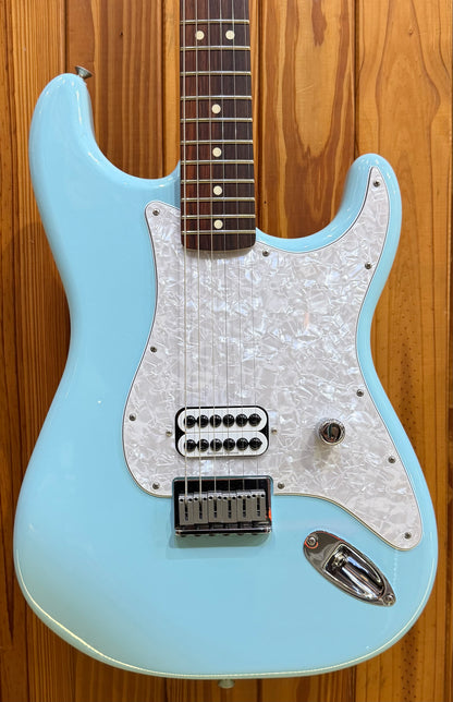 Fender Tom Delonge Signature Stratocaster - Daphne Blue - Pre-Loved
