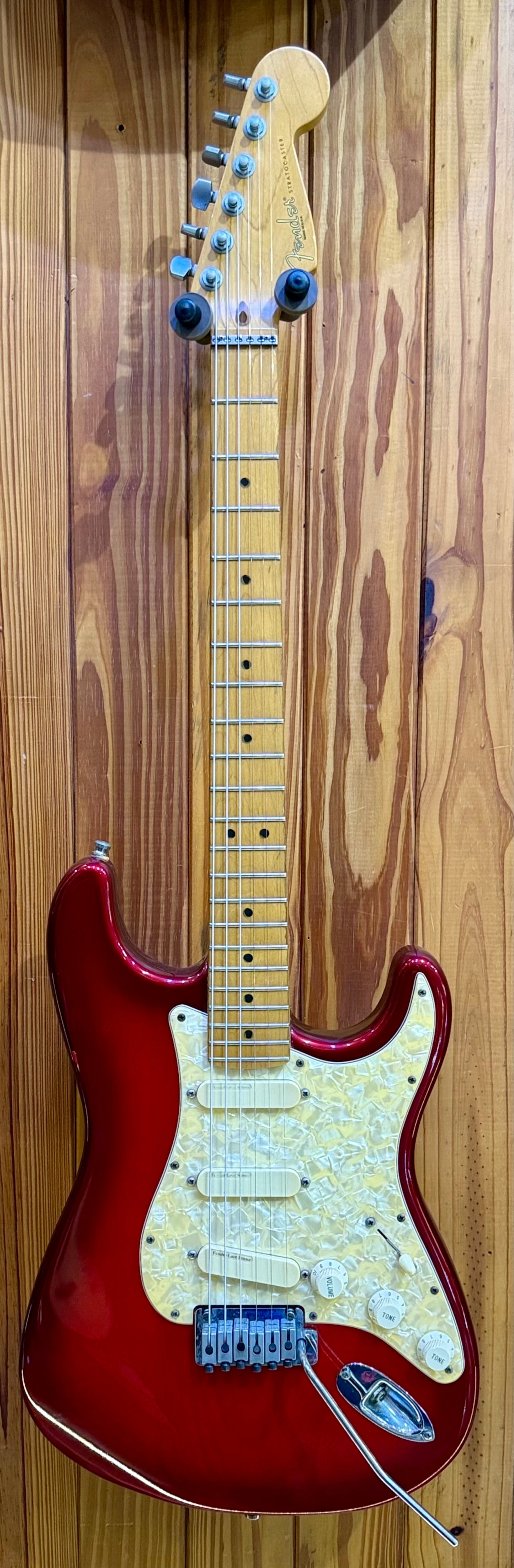 Fender Deluxe Strat Plus (1998) - Maple Fingerboard - Crimson Burst - Pre-Loved