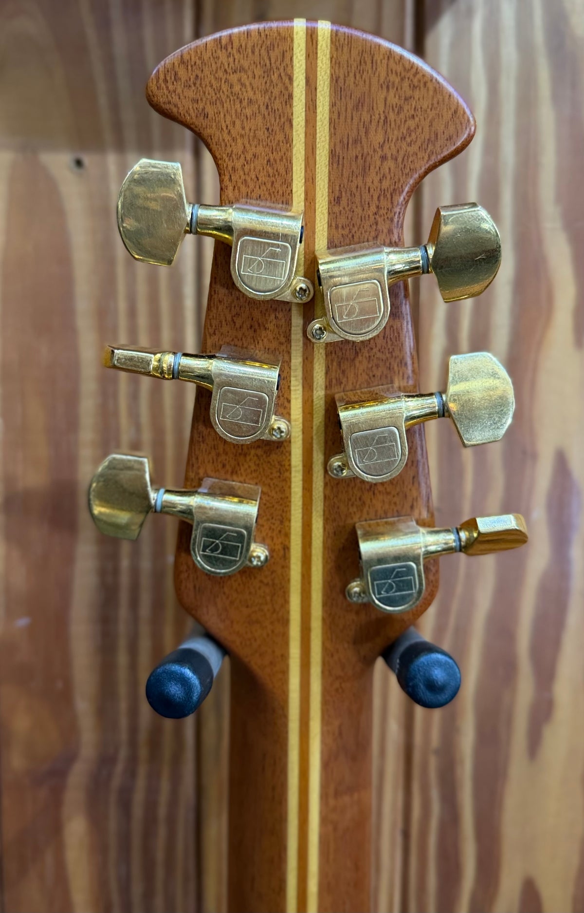 Ovation USA 1867 Legend - Natural - Pre-Loved