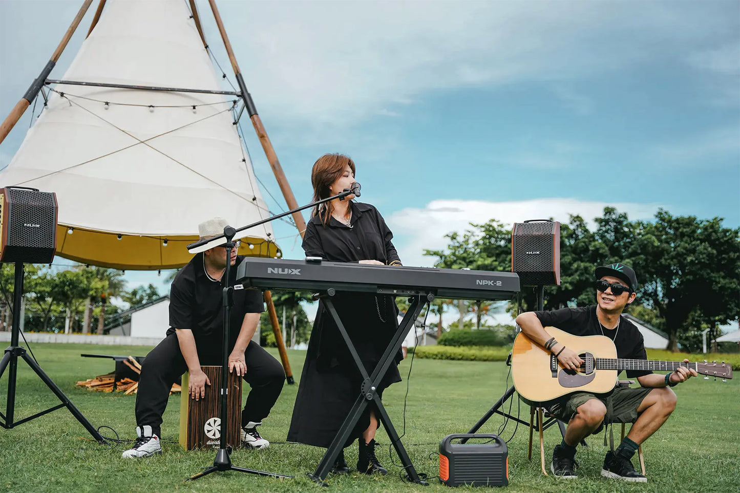 NU-X SA-100 100 watt Street Artist Acoustic Amplifier