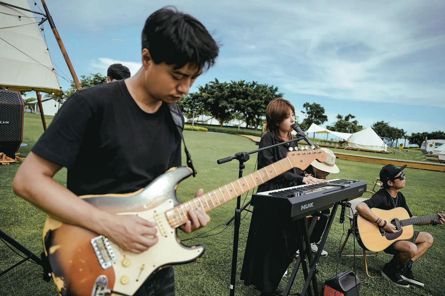 NU-X SA-100 100 watt Street Artist Acoustic Amplifier