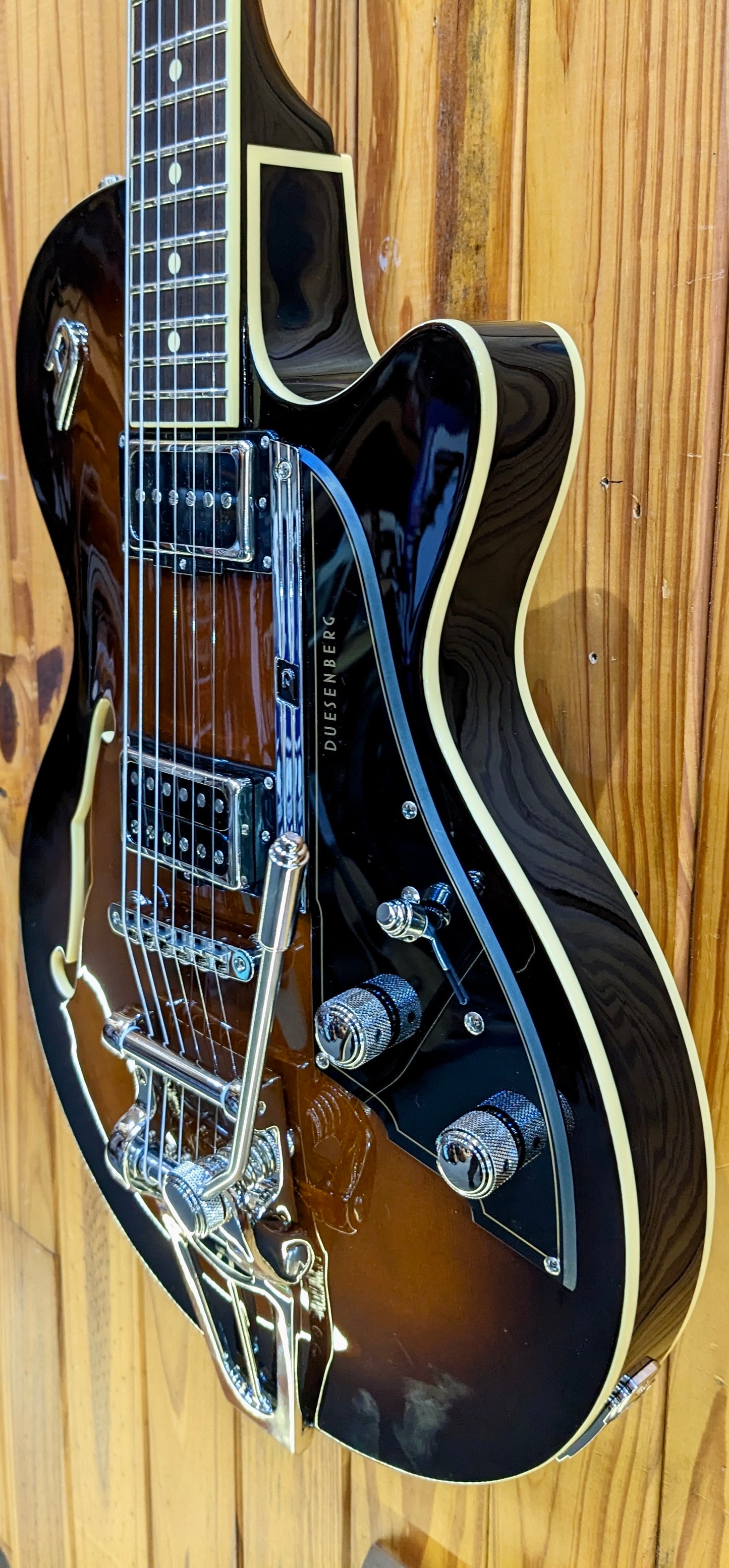 Duesenberg Starplayer TV - Vintage Burst w/ Form Fit Case