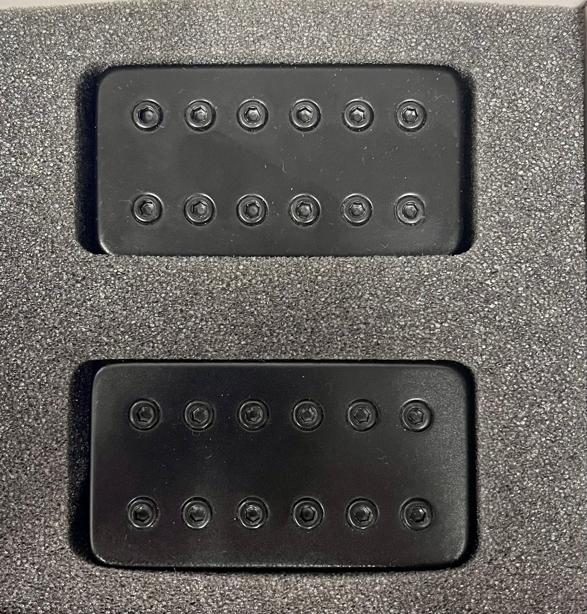 Bare Knuckle Juggernaut 6 Humbucker Set - Black Covered Bare Knuckle Juggernaut 6 Humbucker Set - Black Covered