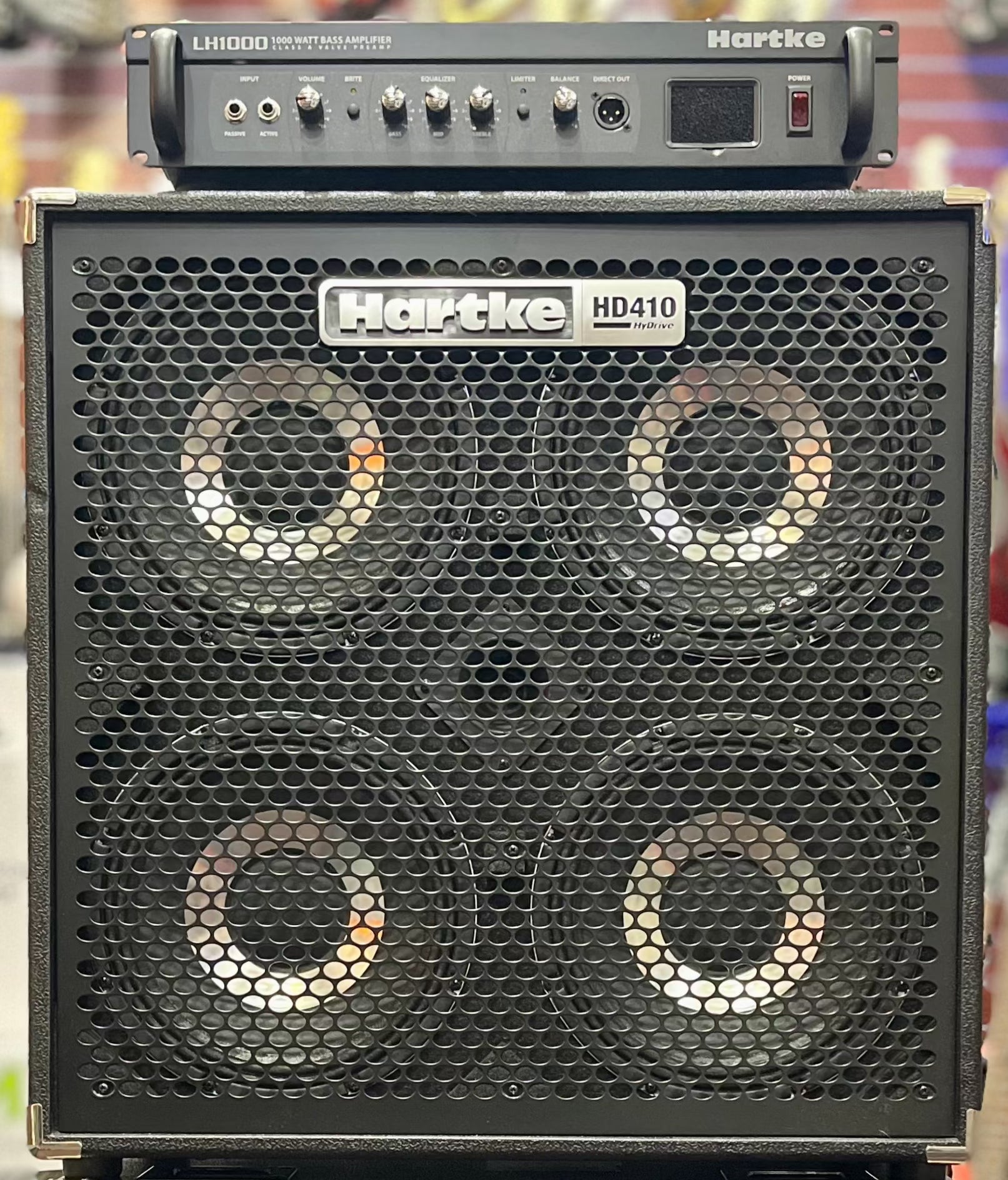 Hartke LH1000 Victor Wooten Signed Bass Rig with HD410 | Guitar Bros