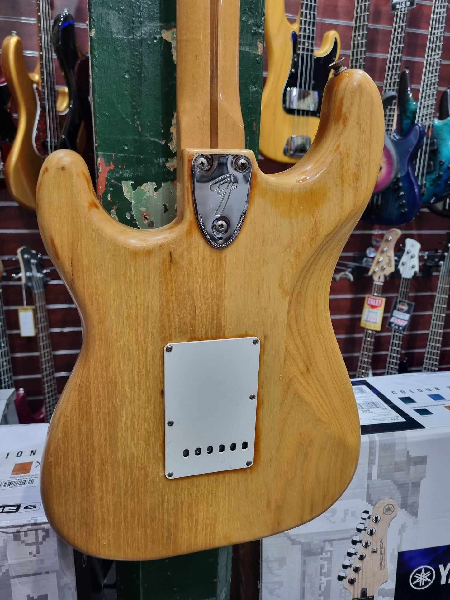 Fender 1977 Stratocaster Natural Pre-Loved
