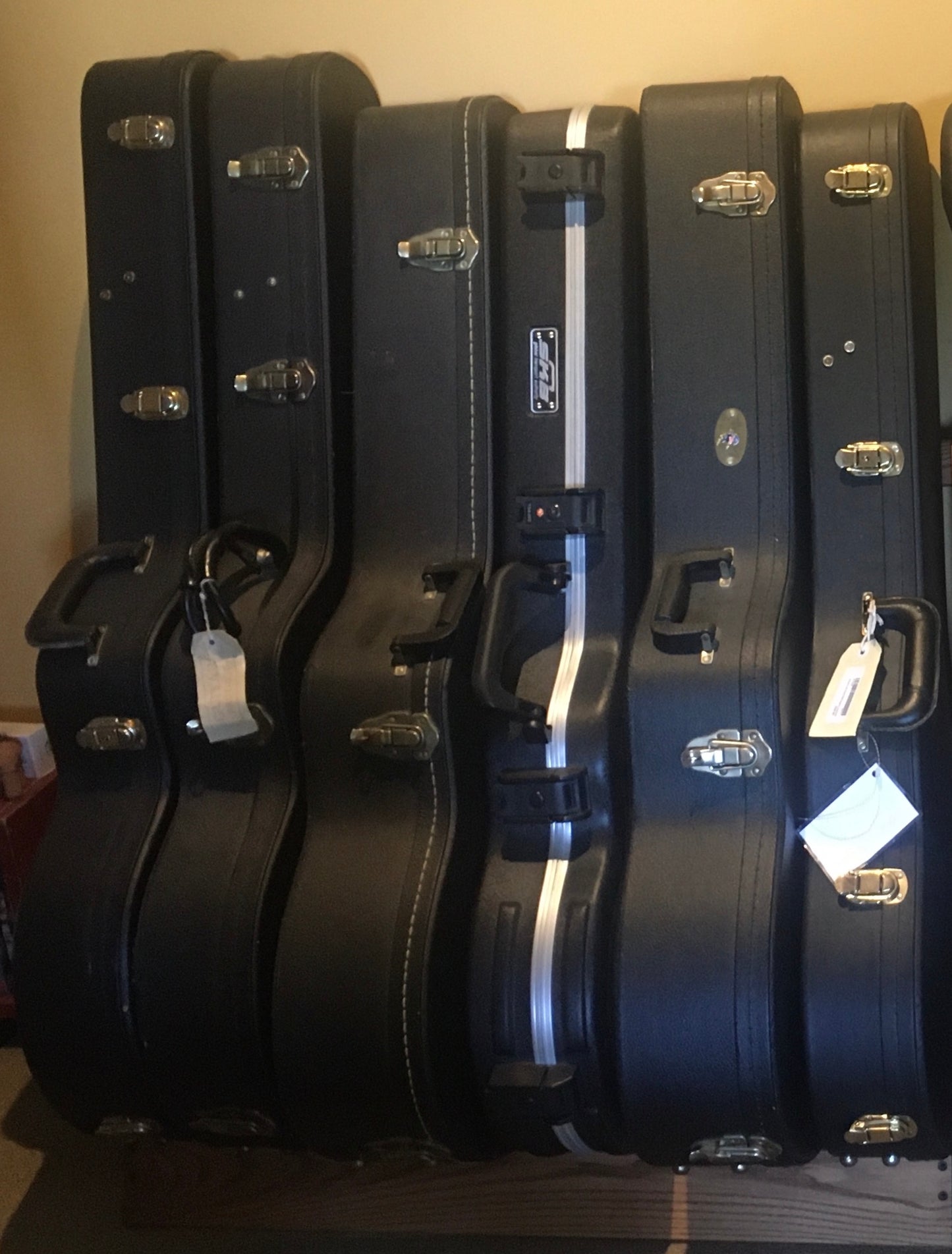 String Swing Wooden Guitar Case Rack