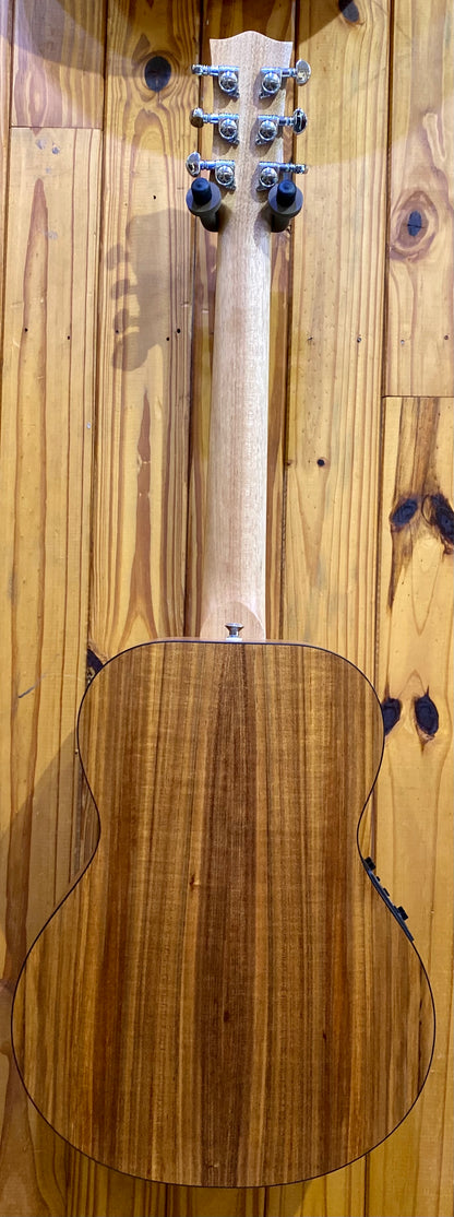 Maton EMBW-6 Mini Maton - Blackwood with Pickup & Hard Case