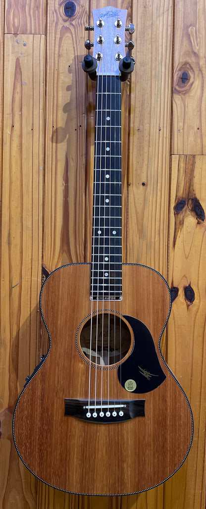 Maton EMBW-6 Mini Maton - Blackwood with Pickup & Hard Case